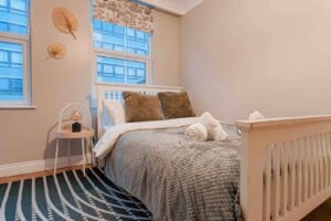 Zone 2 Double Room, two minutes to train station – vacation rental in East London, London, UK