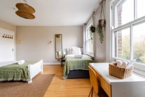 Private triple room, zone 2, hackney road – vacation rental in Hackney, London, UK