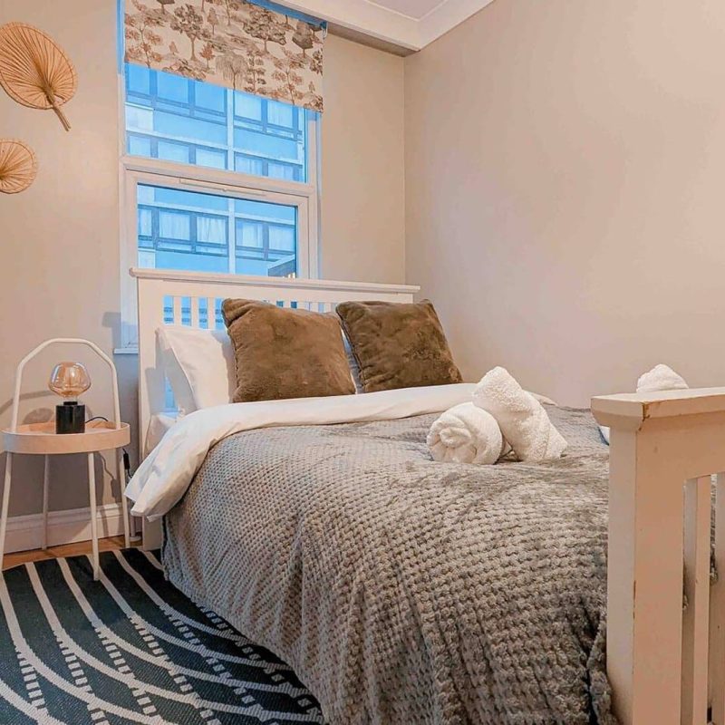Zone 2 Double Room, two minutes to train station – vacation rental in East London, London, UK