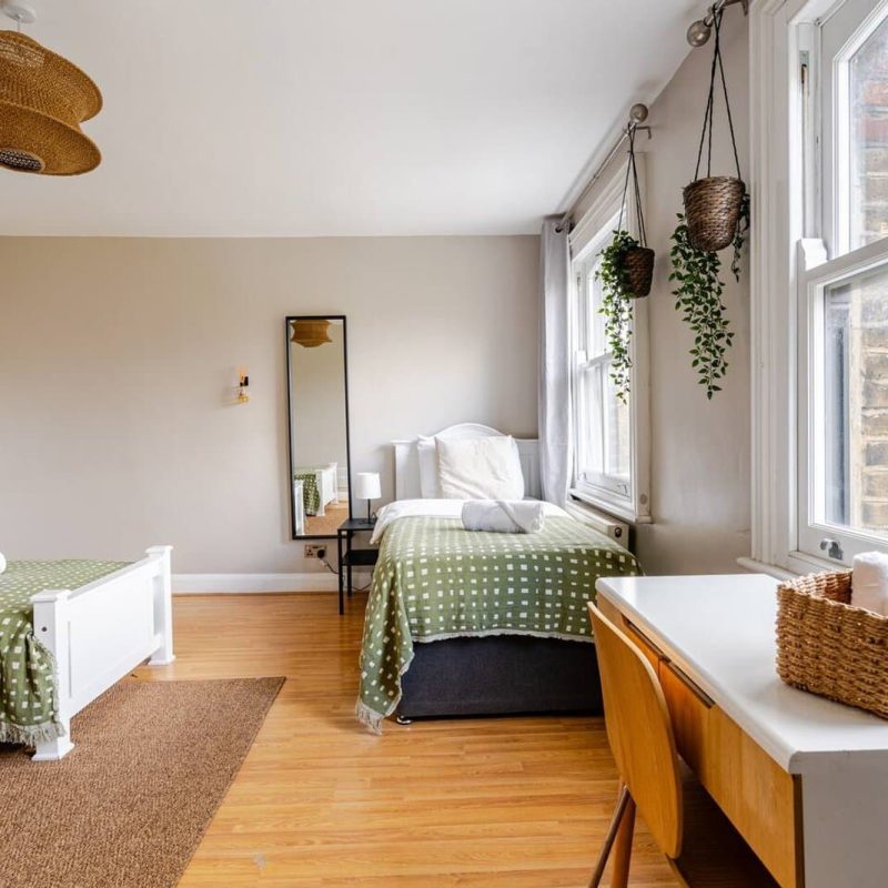 Private triple room, zone 2, hackney road – vacation rental in Hackney, London, UK
